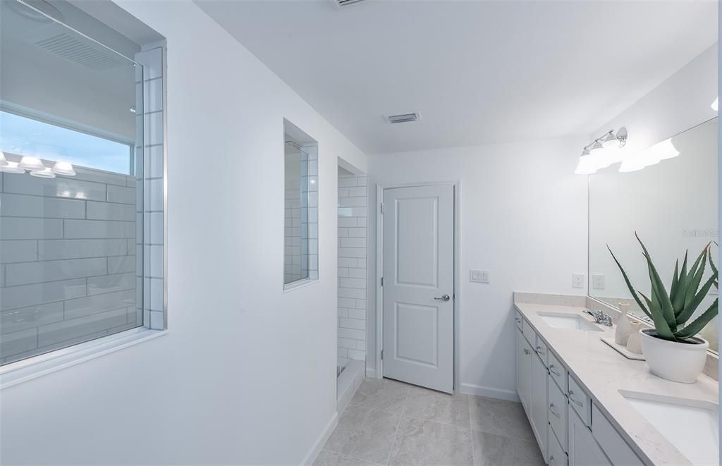 Active With Contract: $393,290 (5 beds, 3 baths, 2615 Square Feet)