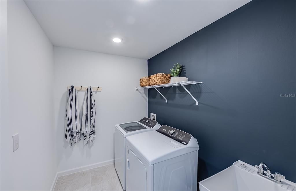 Active With Contract: $393,290 (5 beds, 3 baths, 2615 Square Feet)