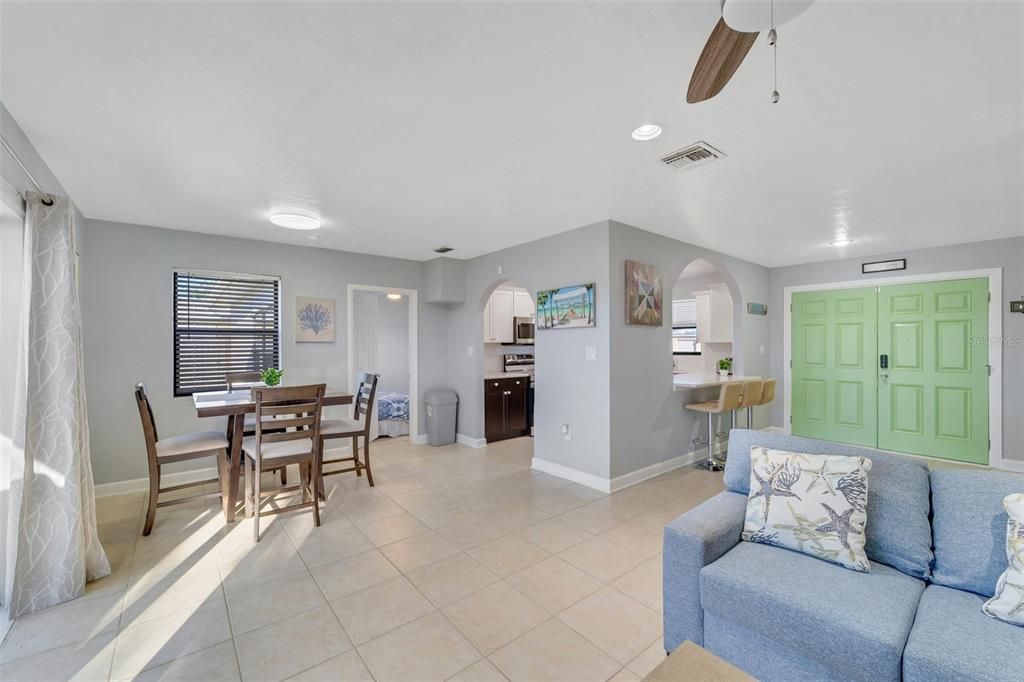 На продажу: $239,000 (3 спален, 2 ванн, 1400 Квадратных фут)