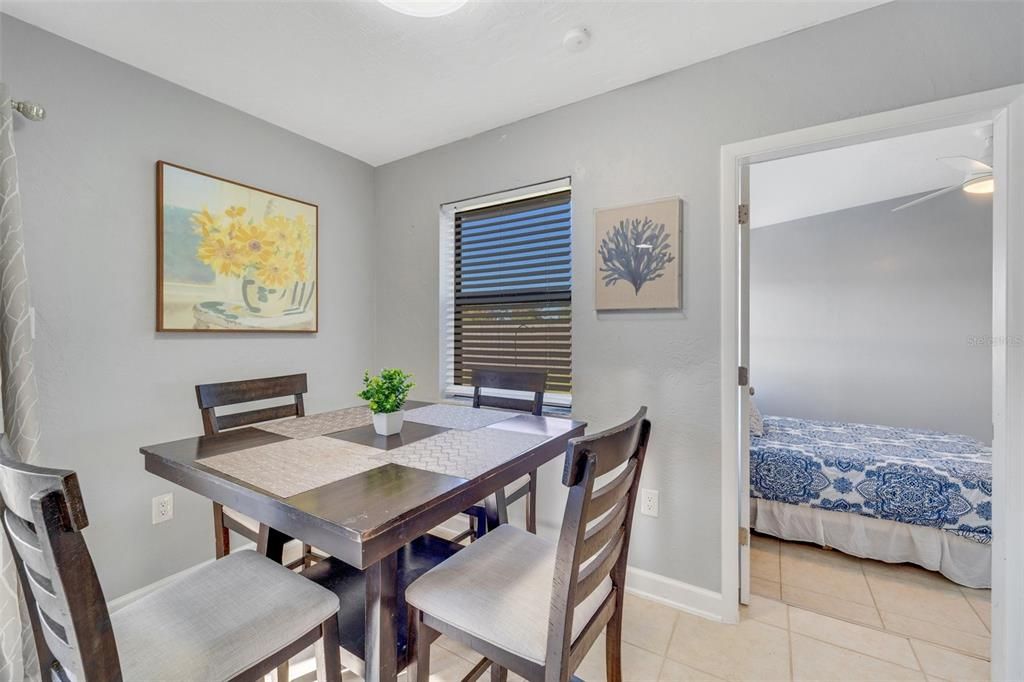 На продажу: $239,000 (3 спален, 2 ванн, 1400 Квадратных фут)