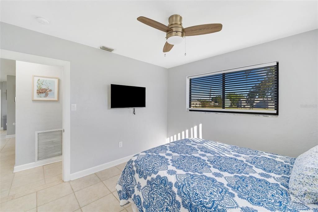 На продажу: $239,000 (3 спален, 2 ванн, 1400 Квадратных фут)