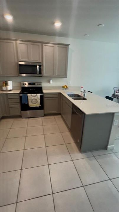 出租: $2,900 (4 贝兹, 3 浴室, 1861 平方英尺)