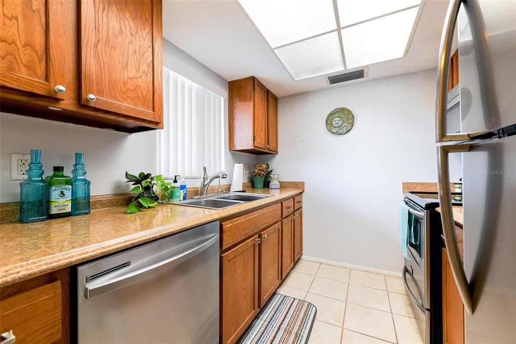 待售: $144,900 (1 贝兹, 1 浴室, 672 平方英尺)