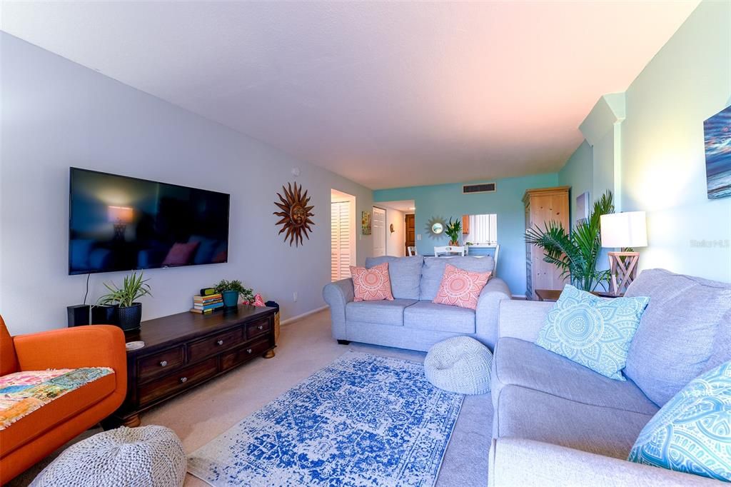 待售: $144,900 (1 贝兹, 1 浴室, 672 平方英尺)