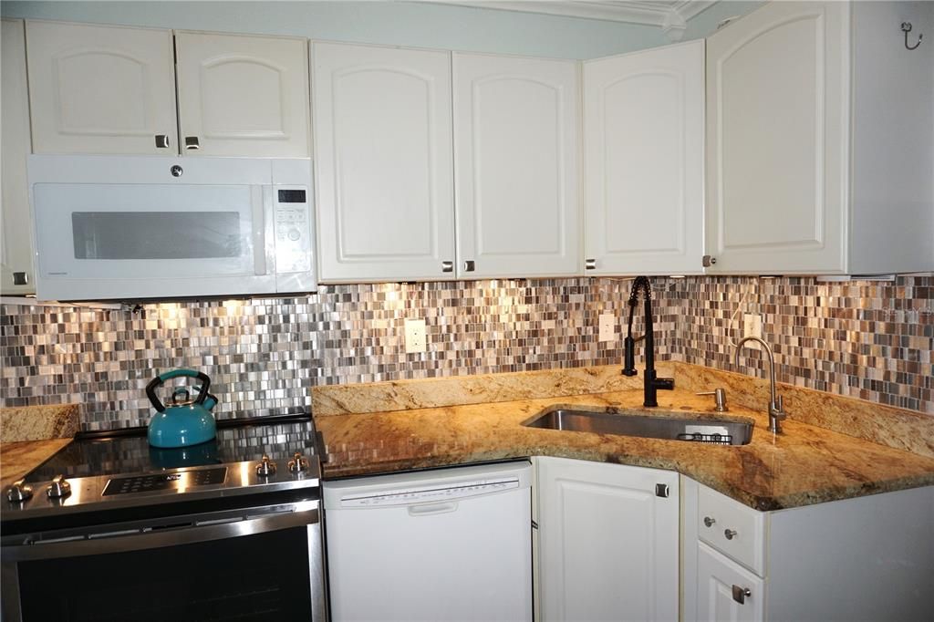 For Sale: $479,900 (3 beds, 2 baths, 1441 Square Feet)