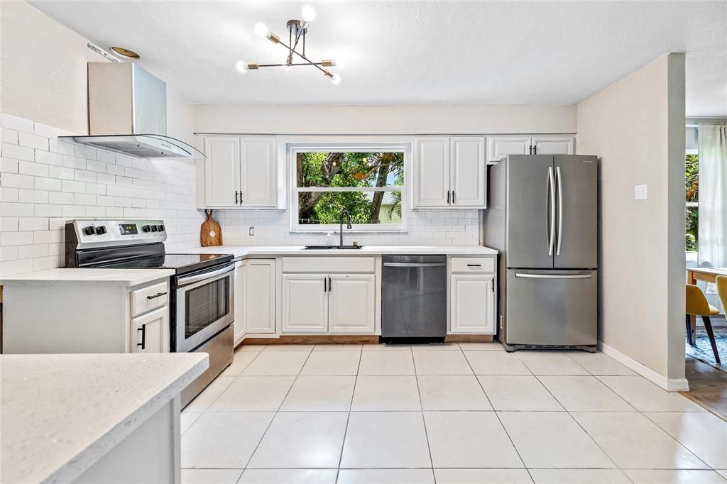 出租: $3,800 (3 贝兹, 2 浴室, 960 平方英尺)