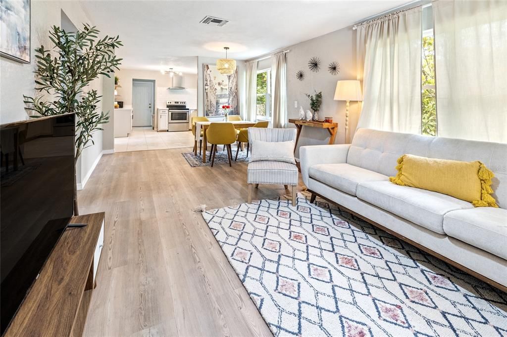 出租: $3,800 (3 贝兹, 2 浴室, 960 平方英尺)