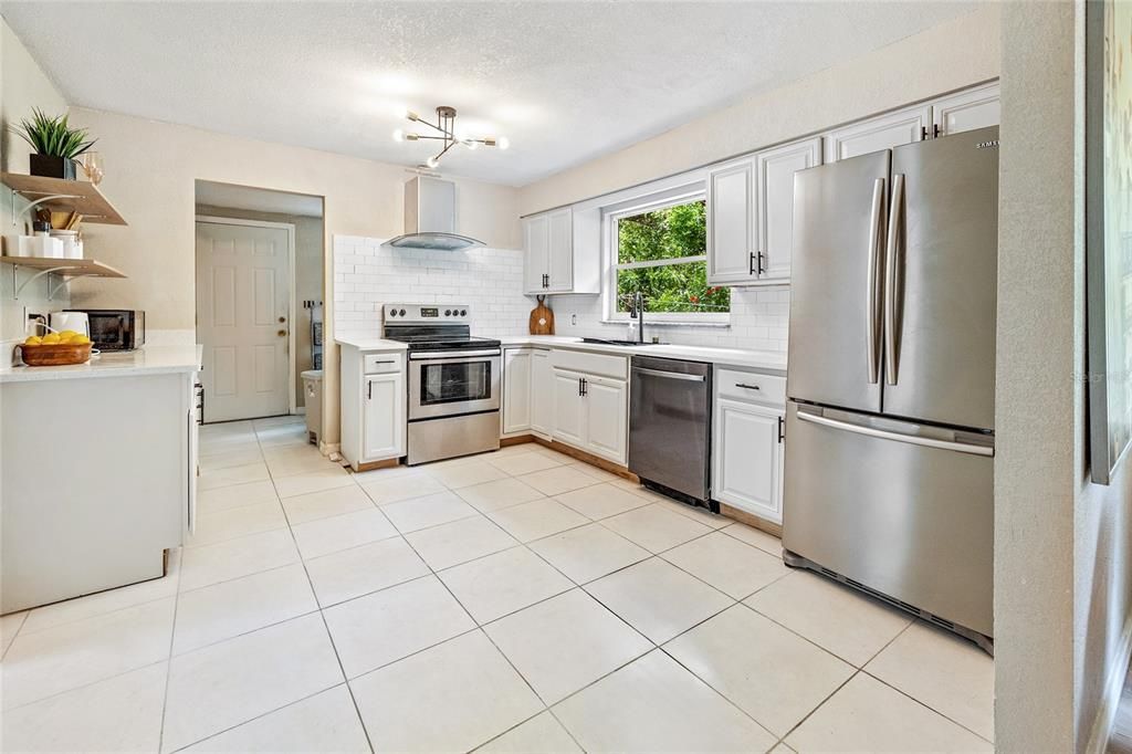 出租: $3,800 (3 贝兹, 2 浴室, 960 平方英尺)