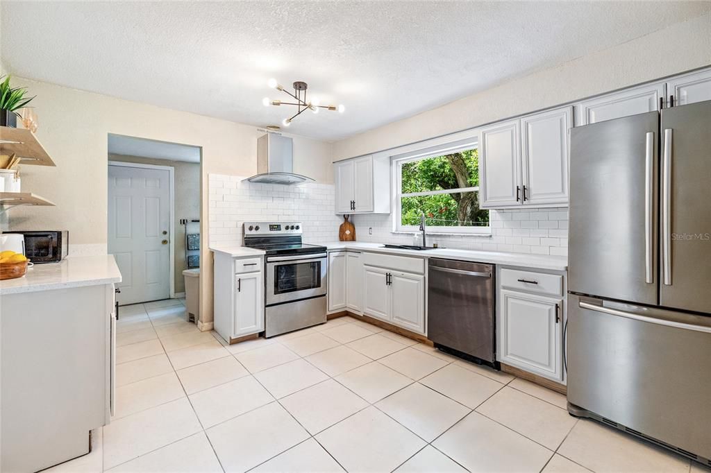 出租: $3,800 (3 贝兹, 2 浴室, 960 平方英尺)