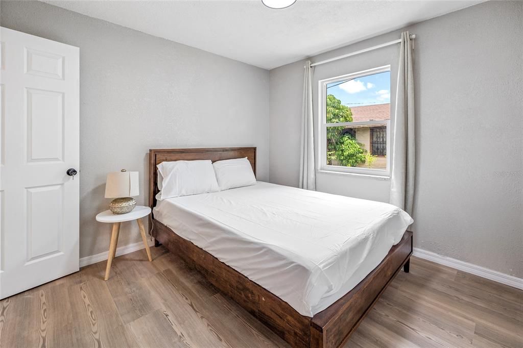 出租: $3,800 (3 贝兹, 2 浴室, 960 平方英尺)