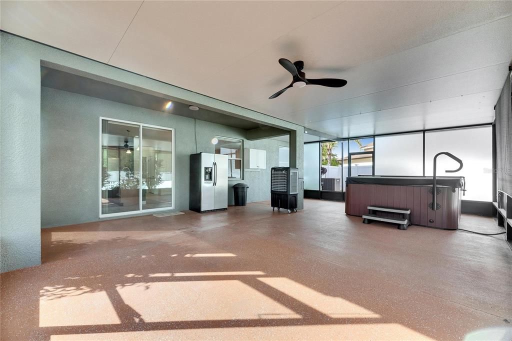 合同活跃: $495,000 (5 贝兹, 3 浴室, 2272 平方英尺)