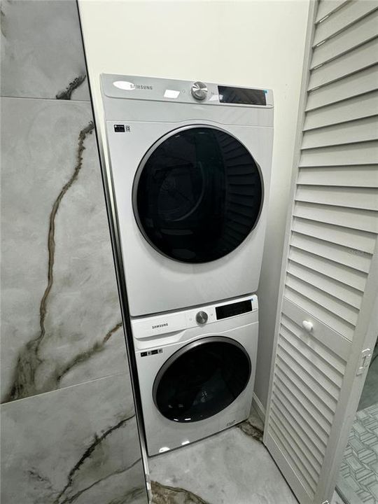 For Sale: $625,000 (5 beds, 3 baths, 2380 Square Feet)