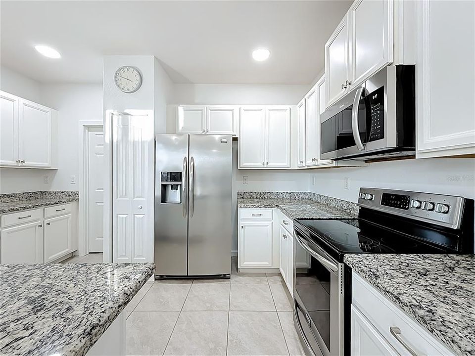 For Sale: $625,000 (5 beds, 3 baths, 2380 Square Feet)