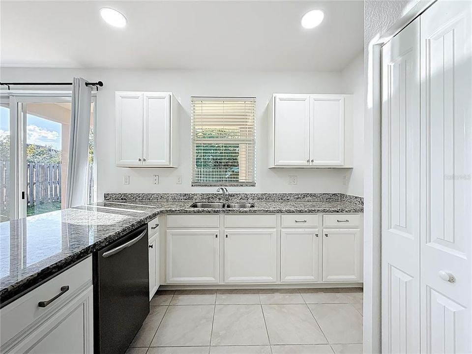 For Sale: $625,000 (5 beds, 3 baths, 2380 Square Feet)