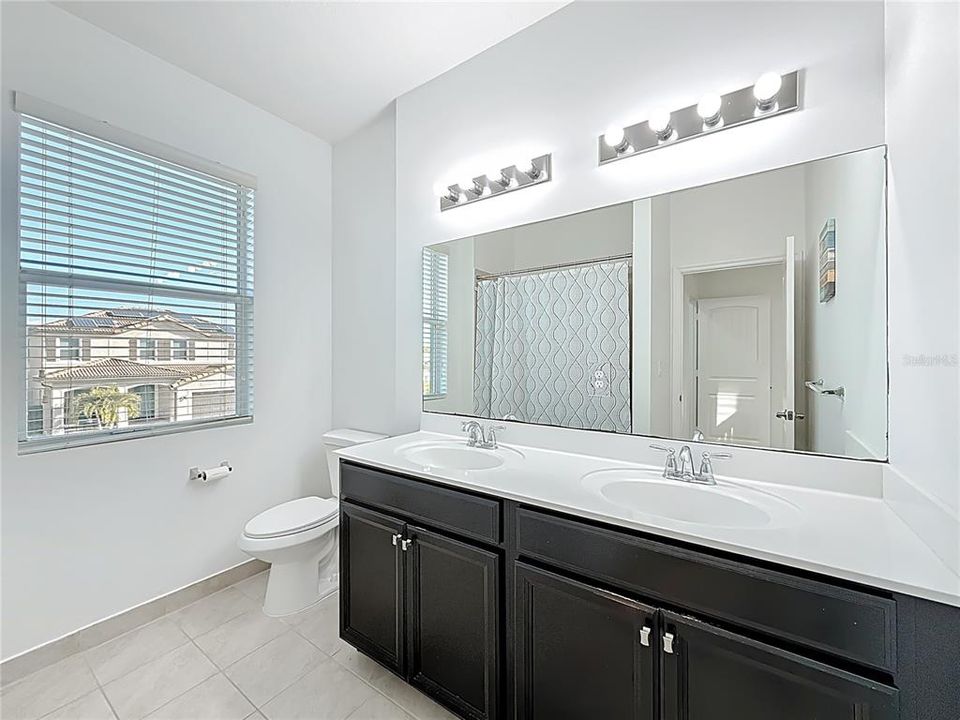 For Sale: $625,000 (5 beds, 3 baths, 2380 Square Feet)