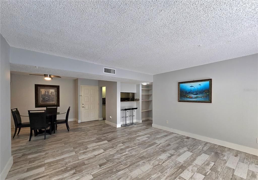 Active With Contract: $150,000 (2 beds, 2 baths, 1083 Square Feet)