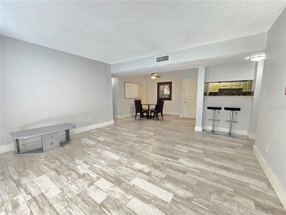 Active With Contract: $150,000 (2 beds, 2 baths, 1083 Square Feet)