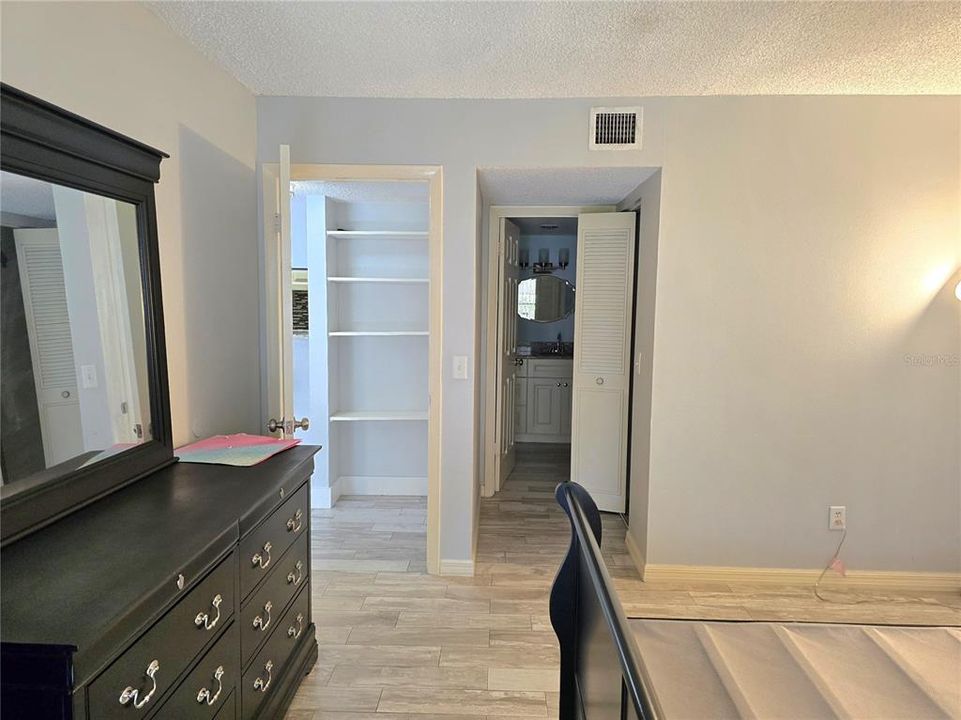 Active With Contract: $150,000 (2 beds, 2 baths, 1083 Square Feet)