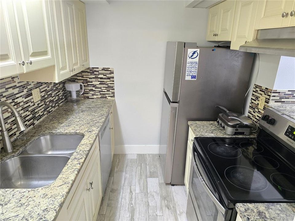 Active With Contract: $150,000 (2 beds, 2 baths, 1083 Square Feet)