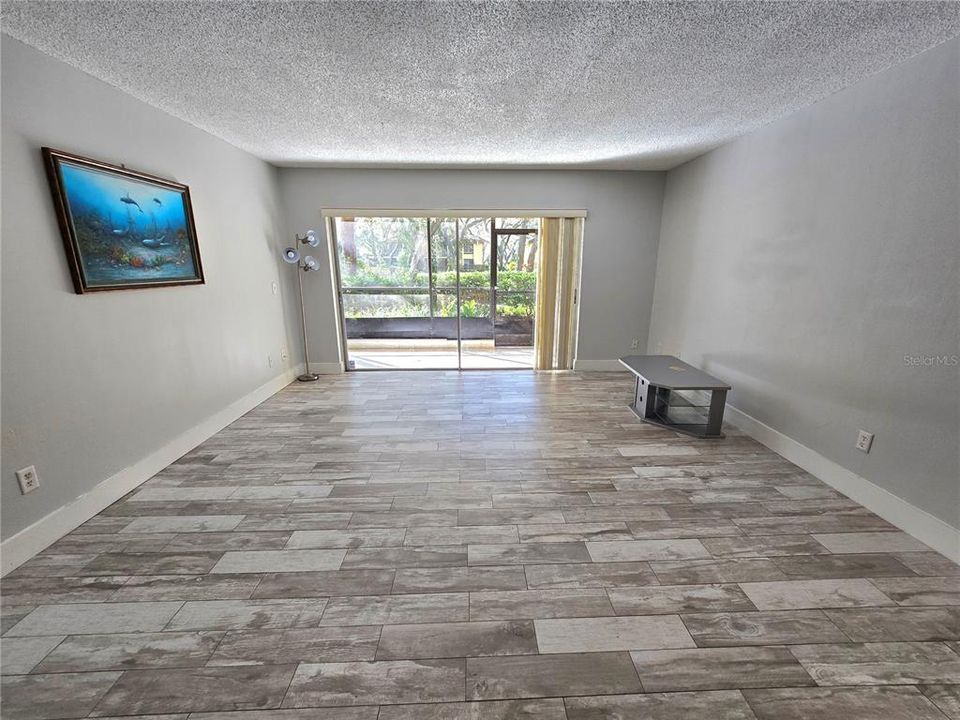 Active With Contract: $150,000 (2 beds, 2 baths, 1083 Square Feet)