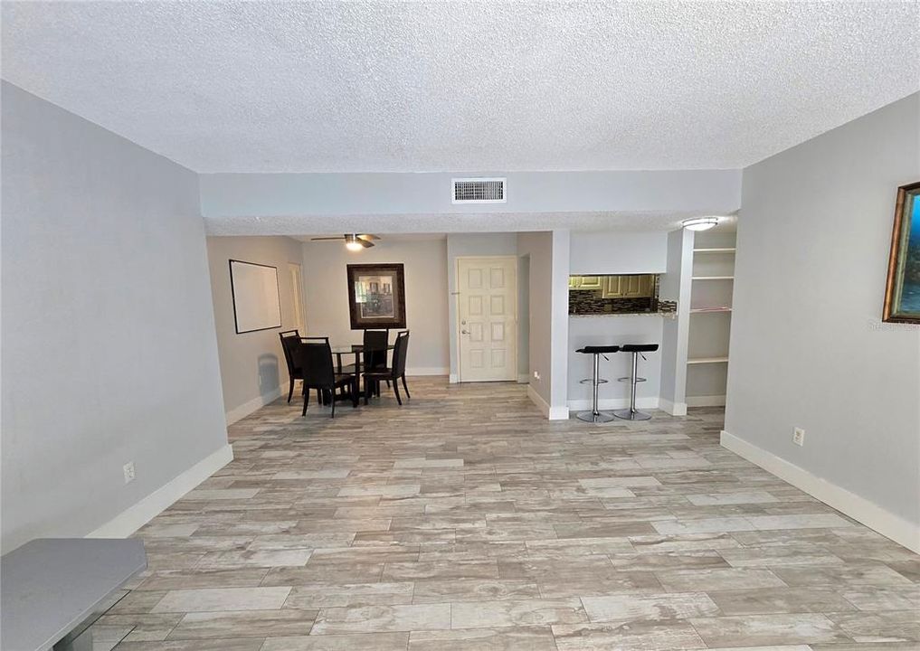 Active With Contract: $150,000 (2 beds, 2 baths, 1083 Square Feet)