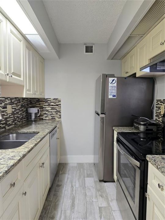 Active With Contract: $150,000 (2 beds, 2 baths, 1083 Square Feet)