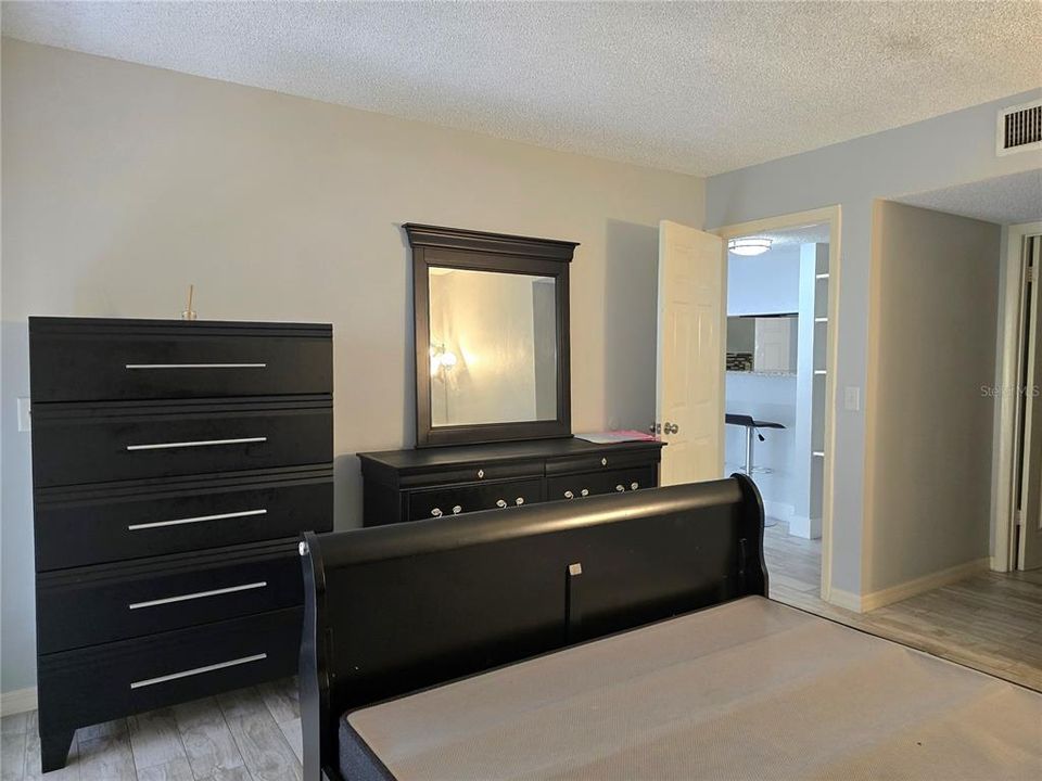 Active With Contract: $150,000 (2 beds, 2 baths, 1083 Square Feet)