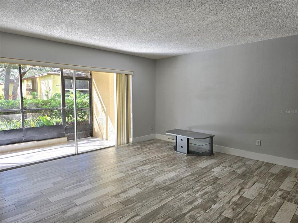 Active With Contract: $150,000 (2 beds, 2 baths, 1083 Square Feet)