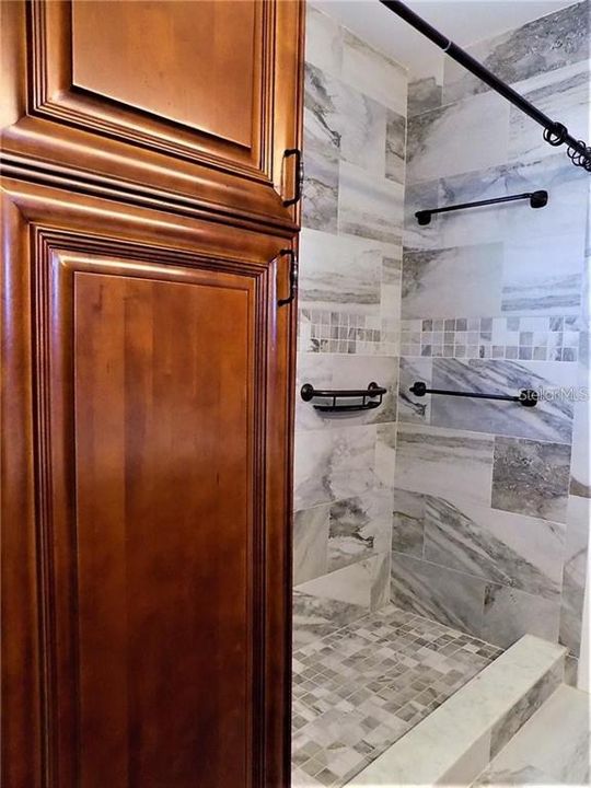 For Sale: $243,900 (2 beds, 2 baths, 1100 Square Feet)