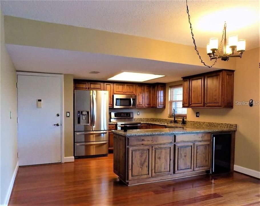 For Sale: $243,900 (2 beds, 2 baths, 1100 Square Feet)