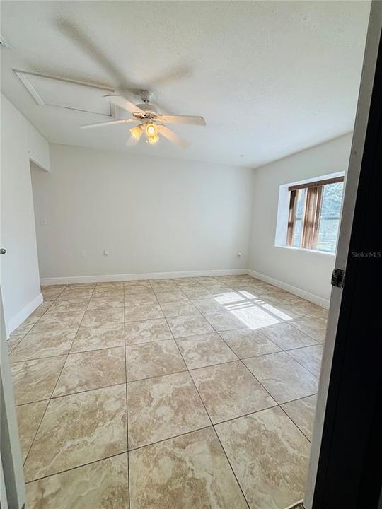 For Sale: $360,000 (5 beds, 2 baths, 1533 Square Feet)