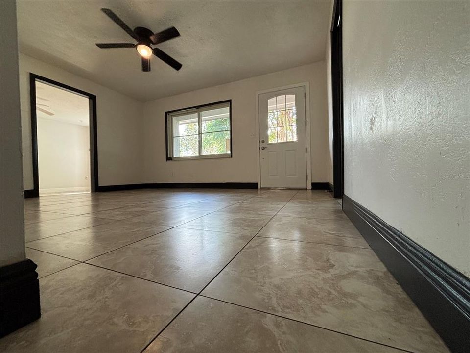 For Sale: $360,000 (5 beds, 2 baths, 1533 Square Feet)