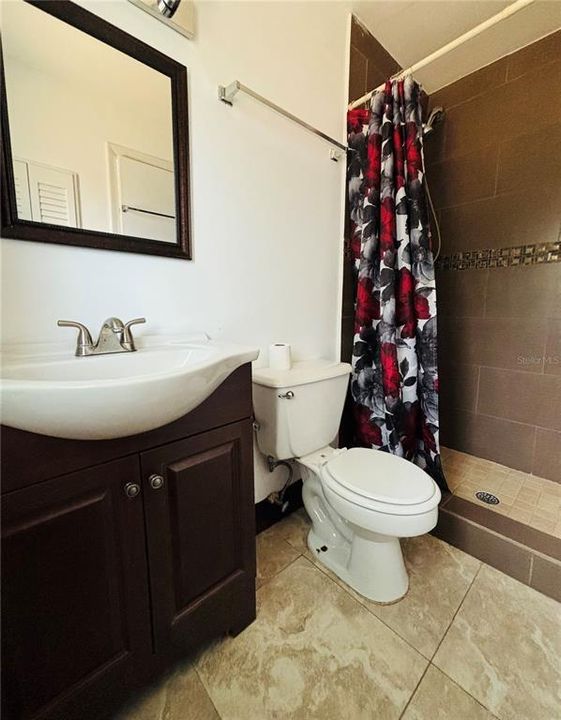 For Sale: $360,000 (5 beds, 2 baths, 1533 Square Feet)