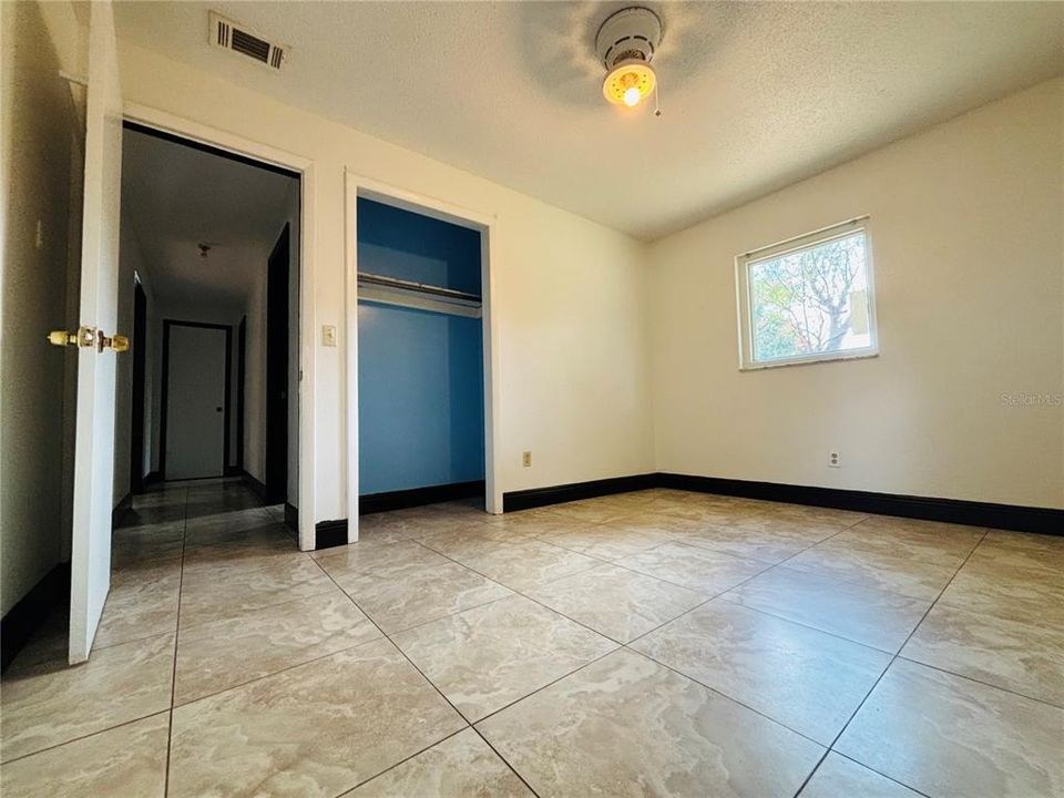 For Sale: $360,000 (5 beds, 2 baths, 1533 Square Feet)