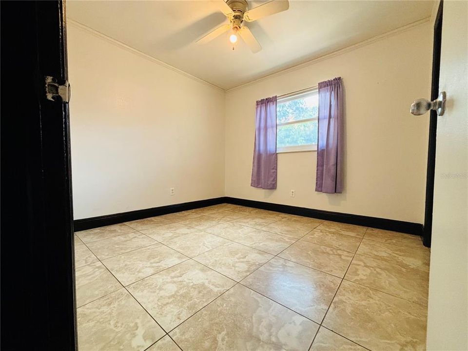 For Sale: $360,000 (5 beds, 2 baths, 1533 Square Feet)