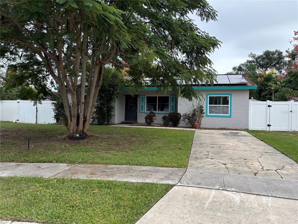 For Sale: $360,000 (5 beds, 2 baths, 1533 Square Feet)