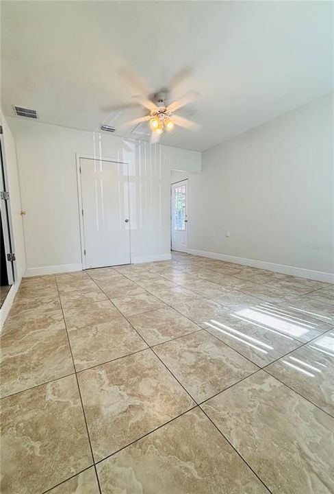 For Sale: $360,000 (5 beds, 2 baths, 1533 Square Feet)