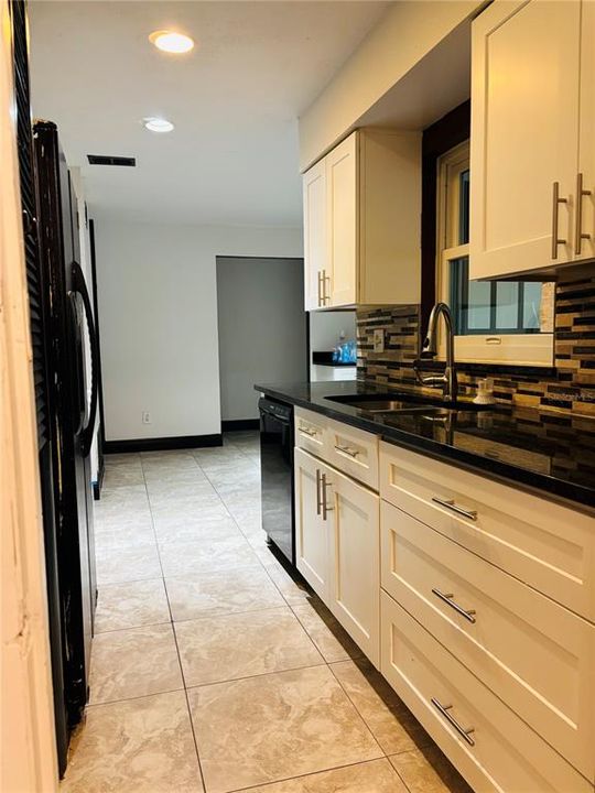 For Sale: $360,000 (5 beds, 2 baths, 1533 Square Feet)