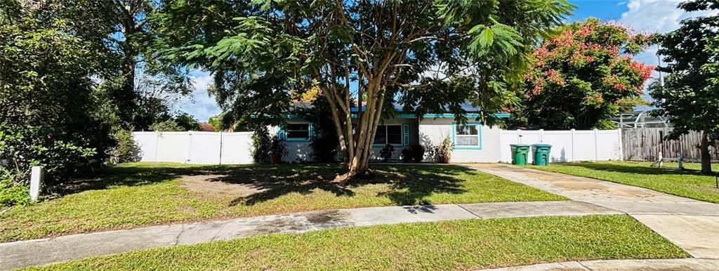 For Sale: $360,000 (5 beds, 2 baths, 1533 Square Feet)