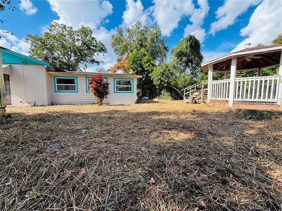 For Sale: $360,000 (5 beds, 2 baths, 1533 Square Feet)