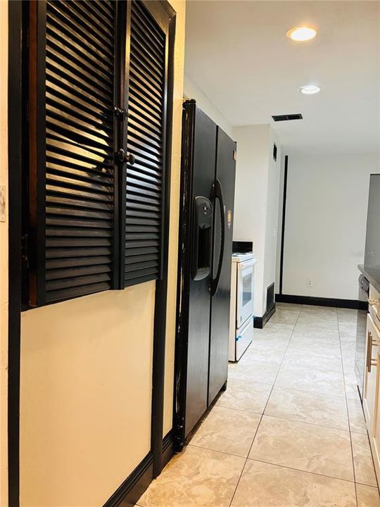 For Sale: $360,000 (5 beds, 2 baths, 1533 Square Feet)