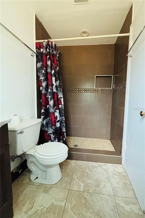 For Sale: $360,000 (5 beds, 2 baths, 1533 Square Feet)