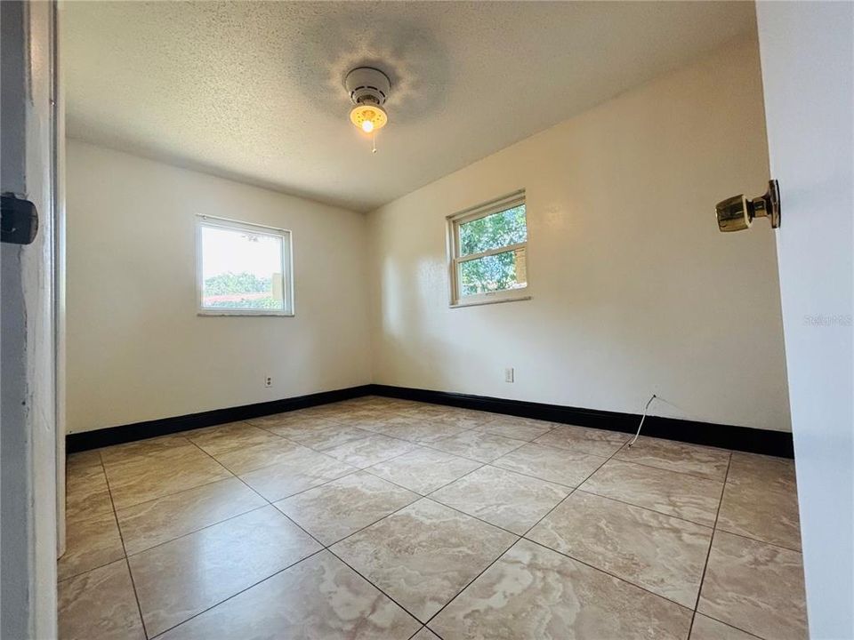 For Sale: $360,000 (5 beds, 2 baths, 1533 Square Feet)