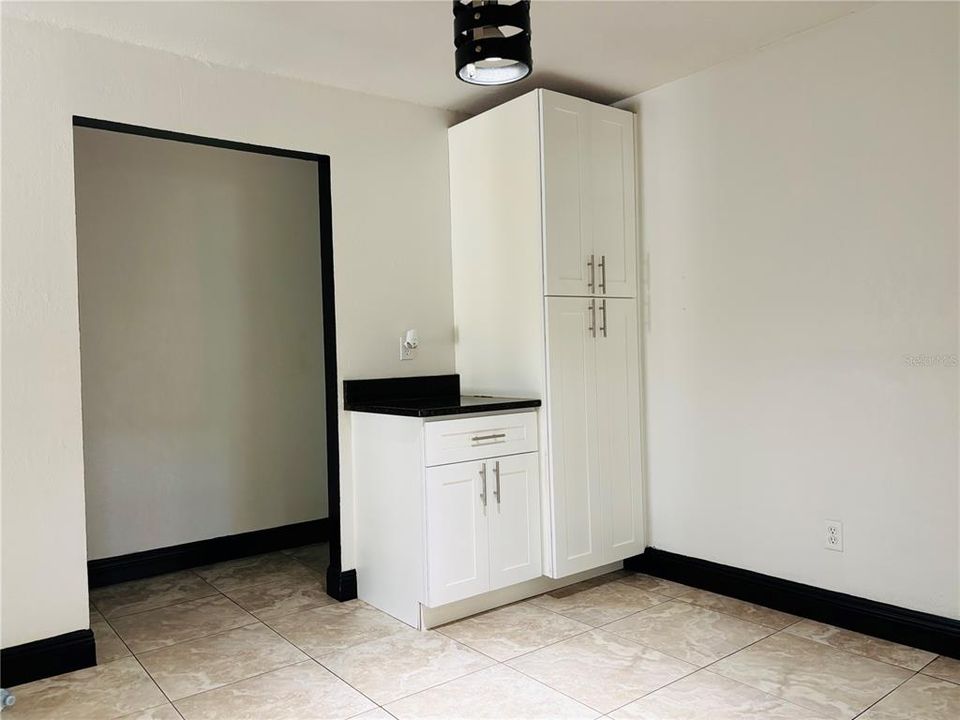 For Sale: $360,000 (5 beds, 2 baths, 1533 Square Feet)