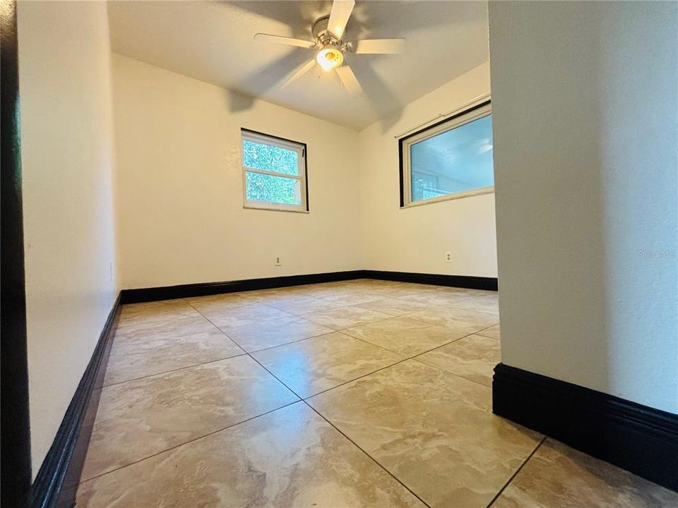 For Sale: $360,000 (5 beds, 2 baths, 1533 Square Feet)