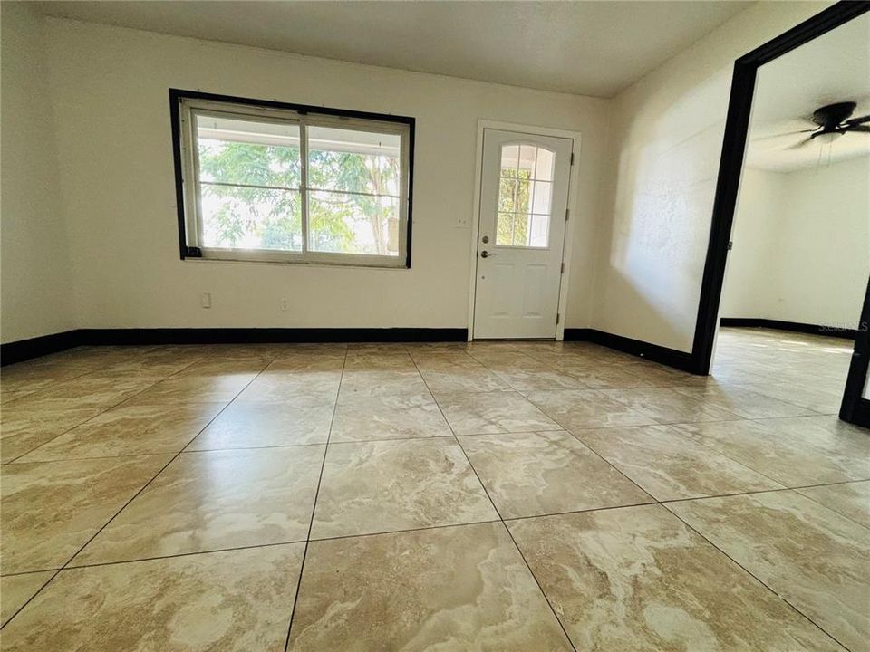 For Sale: $360,000 (5 beds, 2 baths, 1533 Square Feet)