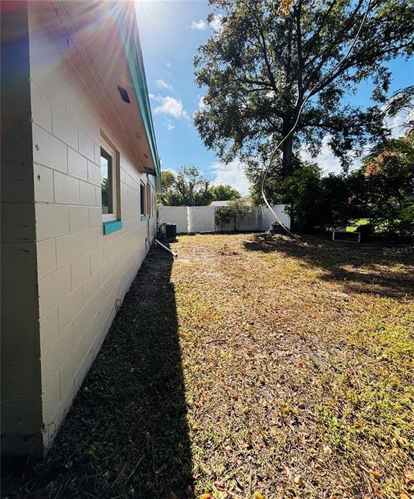 For Sale: $360,000 (5 beds, 2 baths, 1533 Square Feet)