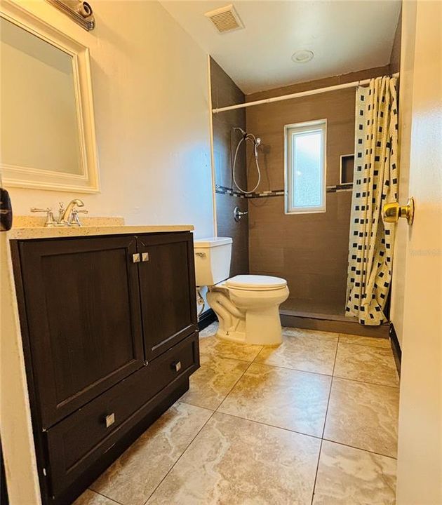 For Sale: $360,000 (5 beds, 2 baths, 1533 Square Feet)