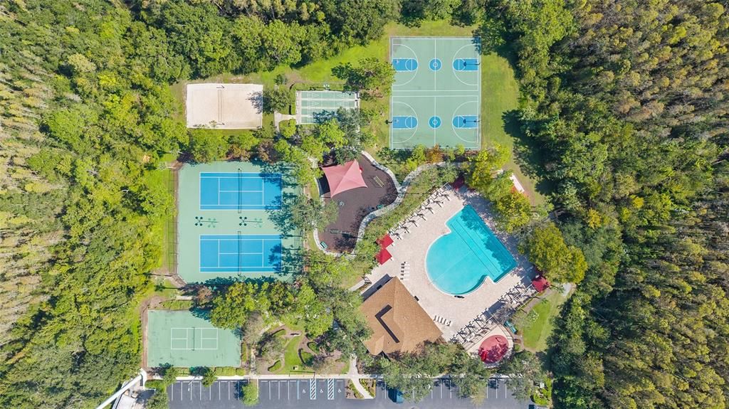 合同活跃: $245,000 (4 贝兹, 3 浴室, 1612 平方英尺)