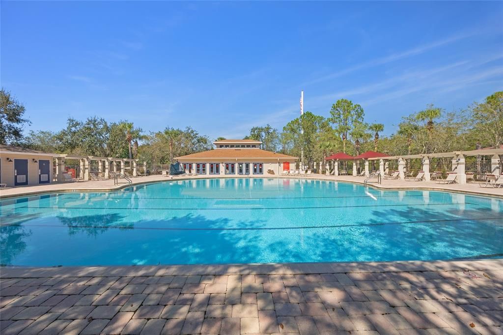 合同活跃: $245,000 (4 贝兹, 3 浴室, 1612 平方英尺)